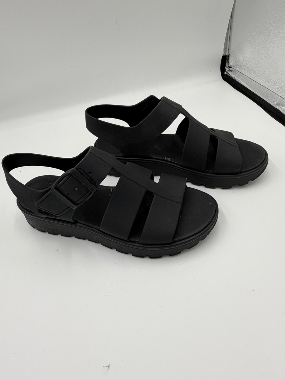 Skechers Luxe Foam Fisherman Sandals Women’s Size 9 Black Adjustable Lug